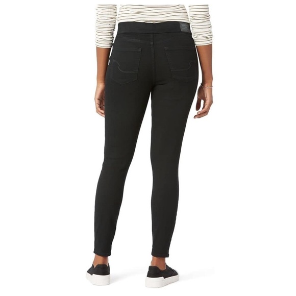 Levi's Women's Pull-On Skinny Jeans Black - Picture 3 of 3